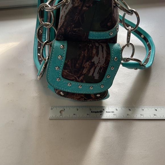 Western Style Camouflage Cross Studded Handbag - Picture 4 of 15